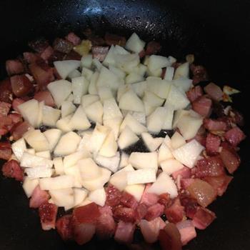 土豆青豆香菇腊肉焖饭的做法步骤5
