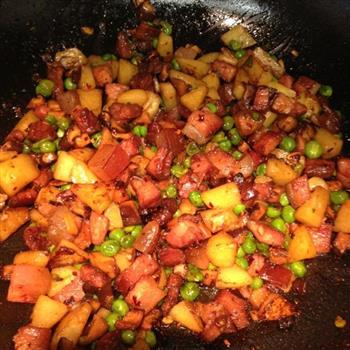 土豆青豆香菇腊肉焖饭的做法步骤7