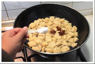 无锡最有名的特色小吃-卤汁豆腐干的做法图解5