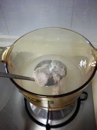 粟米马蹄排骨汤的做法图解3