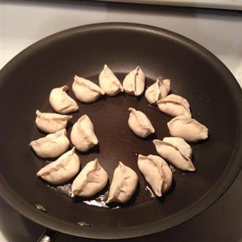冰花生煎饺子的做法步骤1