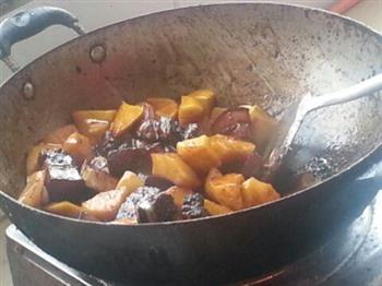 土豆炖红烧肉 不腻的做法步骤13