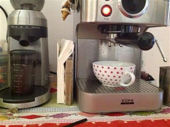 在家煮一杯好咖啡-拉花拿铁 Love的做法图解2