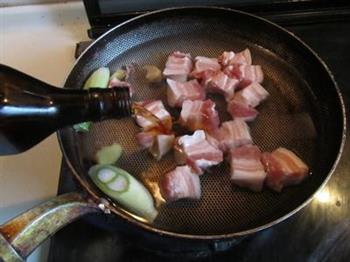口蘑鹌鹑蛋烧肉的做法步骤3