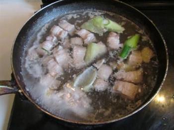 口蘑鹌鹑蛋烧肉的做法步骤4