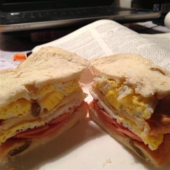 煎蛋火腿三明治的做法步骤4