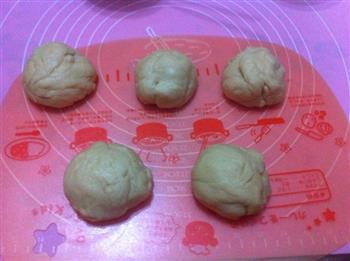 奶香椰蓉面包的做法步骤2