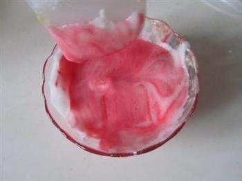 草莓彩绘蛋糕卷的做法步骤15
