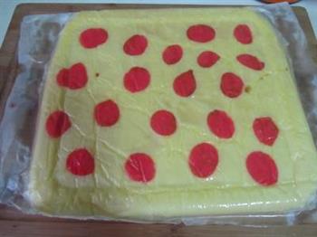 草莓彩绘蛋糕卷的做法步骤22