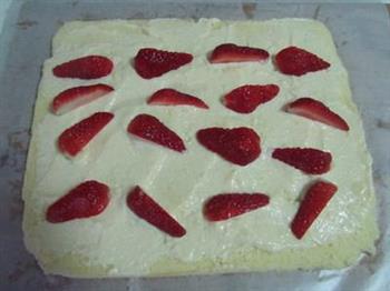 草莓彩绘蛋糕卷的做法步骤24