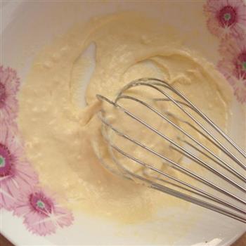 菠萝酱夹层戚风蛋糕卷的做法步骤4