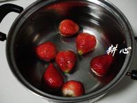 鲜榨草莓汁的做法图解2