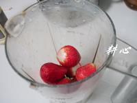 鲜榨草莓汁的做法图解5