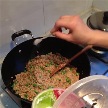 腊肉豌豆闷饭的做法步骤7