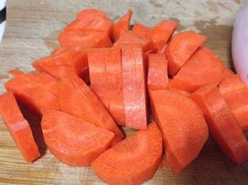红萝卜排骨汤的做法步骤2