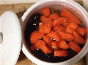 红萝卜排骨汤的做法步骤3