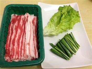 烤韭菜五花肉卷的做法步骤1