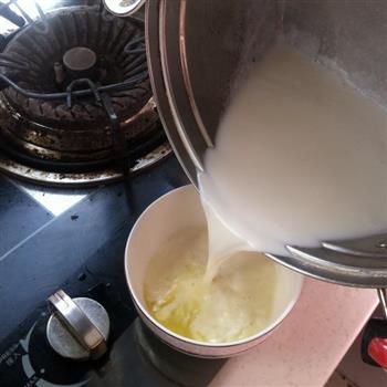 港式甜品-姜汁撞奶的做法步骤3