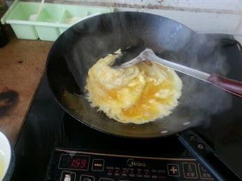 泡椒木耳炒鸡蛋的做法步骤3
