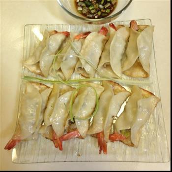 虾肉水煎饺的做法步骤7