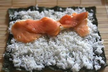三文鱼寿司卷的做法图解6