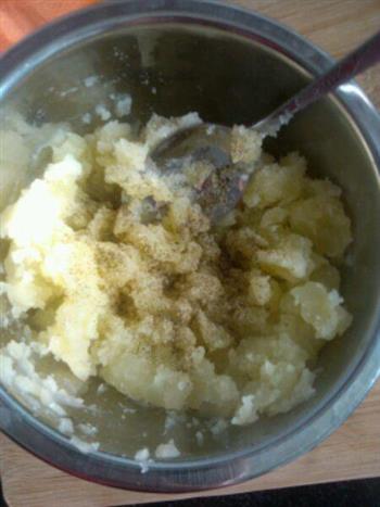 芝士焗五彩土豆泥的做法步骤2