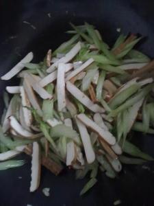 素炒香干芹菜的做法步骤3