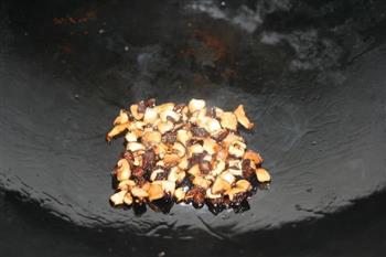 香菇素炸酱拌面的做法步骤3