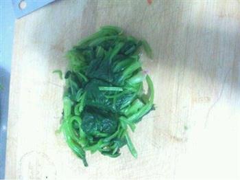 家常菜，菠菜炒蟹柳的做法步骤3
