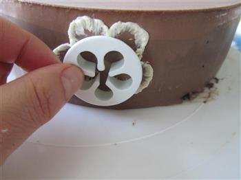 巧克力慕斯刷绣蛋糕的做法图解31