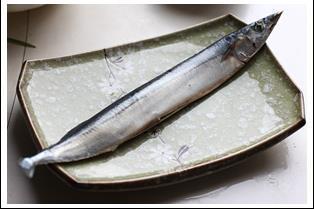 日式美味烤秋刀鱼的做法步骤1