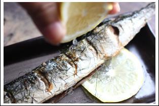 日式美味烤秋刀鱼的做法步骤6