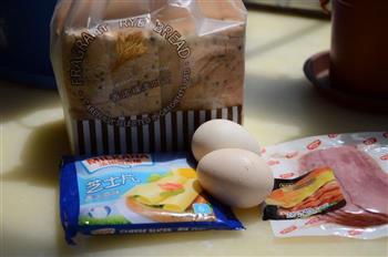 培根鸡蛋三明治的做法步骤1