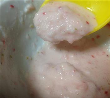 草莓酸奶冰沙的做法步骤5
