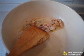 虾仁清炒荷兰豆的做法步骤1