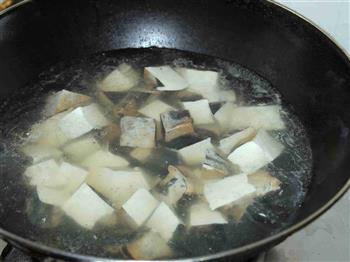 臭味相投-臭豆腐肥肠煲的做法步骤3