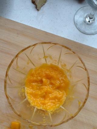 大粒芒果酸奶的做法步骤2