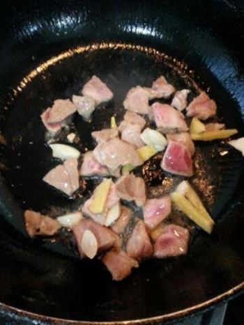 倍儿好吃的-酸菜猪肉炖粉条子儿的做法图解3
