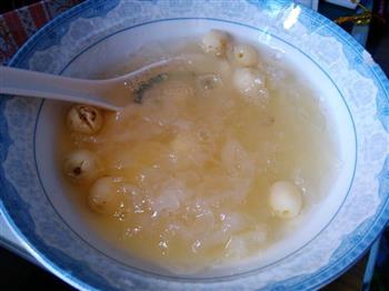 银耳莲子汤的做法步骤4