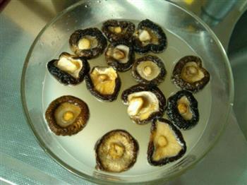 香菇糯米蒸排骨的做法步骤2