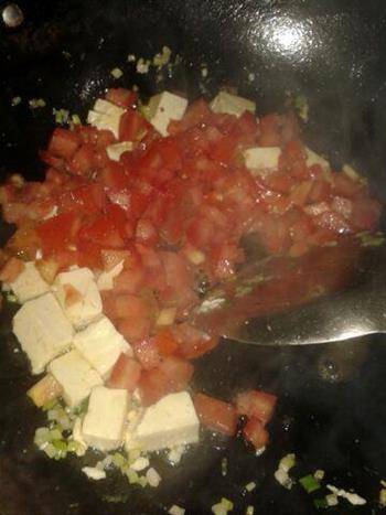 鸡蛋豆腐西红柿的做法步骤2