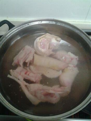 猪脚黄豆汤的做法步骤2