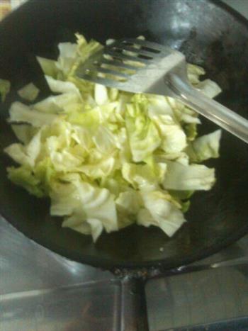 炝炒圆白菜的做法步骤2