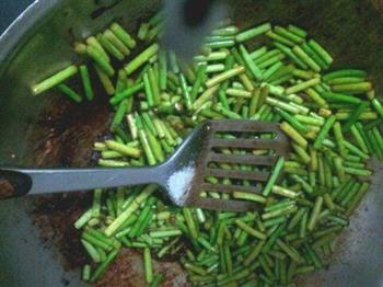 家常菜，蒜苔肉丝的做法步骤5