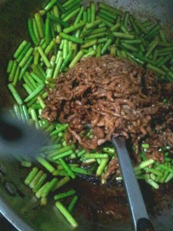 家常菜，蒜苔肉丝的做法步骤6