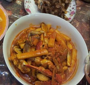 韩式螃蟹炒辣条的做法步骤1