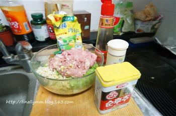芹菜猪肉小笼包的做法步骤4