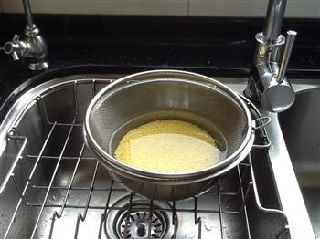 红枣小米粥的做法步骤2