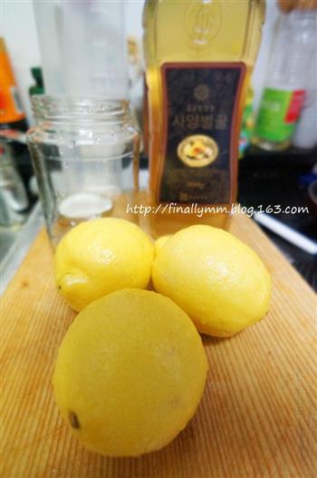 夏日健康减肥饮品-酿制新鲜柠檬蜂蜜茶的做法步骤1