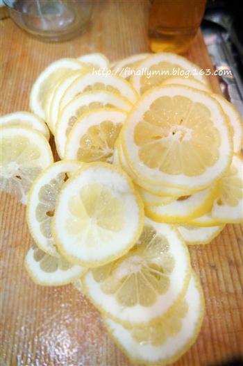 夏日健康减肥饮品-酿制新鲜柠檬蜂蜜茶的做法步骤2